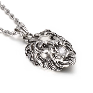 Pendentif tête de lion en acier argenté avec cristal et collier chaîne torsadée