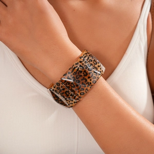 Chunky leopard print acrylic link bracelet in warm brown tones for vintage styling