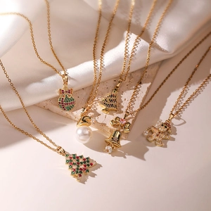 Collier Pendentif Noël Cuivre Zircon Coloré Fausse Künstliche Perle Père Noël Cloche Arbre Bonhomme De Pain D'épices Chapeau Bijoux