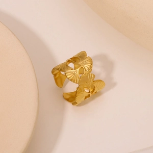 Bague ouverte en acier inoxydable doré 18 carats avec motif de feuilles de ginkgo ajourées