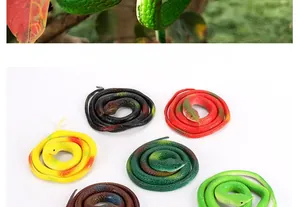 Ensemble de six serpents en caoutchouc réalistes avec textures pour farces ou éducation