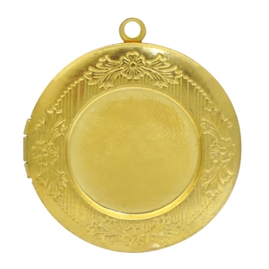 Pendentif médaillon rond vintage en or avec gravure florale sur fond blanc