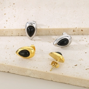 Boucles d'oreilles minimalistes en acier en forme de goutte avec pierre œil de chat noir