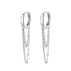 Minimalistische lange Quastenkette-Ohrringe in Silber mit poliertem Creolen-Design