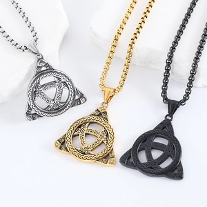 Colliers Viking pour hommes avec pendentif triangle celtique en argent, or et noir