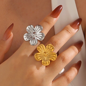 Bague Fleur Surdimensionnée Chic Acier Inoxydable Plaqué Or 18K Pétale Texturé Bijoux De Déclaration Pour Femmes Style Hip Hop