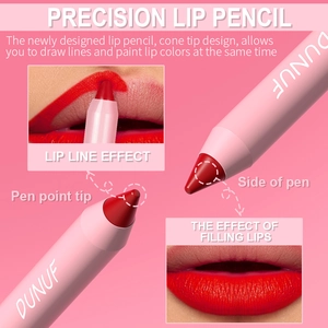 Roter matter Lippenstift mit Präzisionsspitze für Lippenkontur und volle Farbfüllung