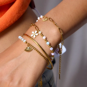 Fashionable multilayer beaded charm bracelet set with daisy and sun pendants for women