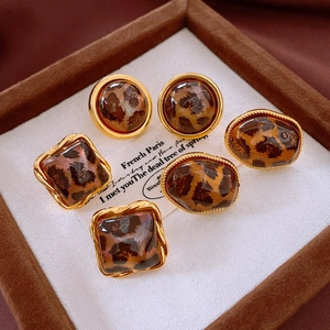 Vintage leopard print curved resin earrings set with gold frame for women