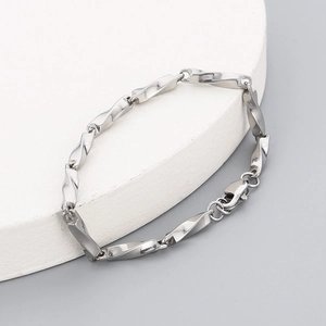 Bracelet Mobius minimaliste en acier titane argenté avec fermoir mousqueton pour hommes