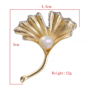 Detailed view of 4.5cm x 5cm gold ginkgo brooch with large pearl and sparkling crystals