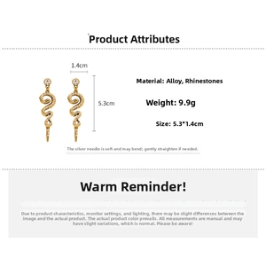 Detailed view of rhinestone snake earrings with size 5.3x1.4cm and weight 9.9g
