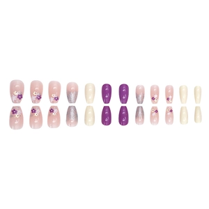 Set da 24 unghie finte viola con disegni floreali e glitter argento in forma rotonda