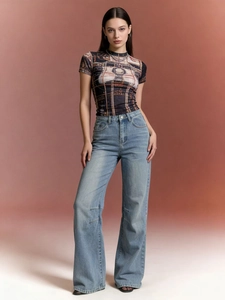 Women's vintage wide-leg jeans in light blue denim paired with art print t-shirt