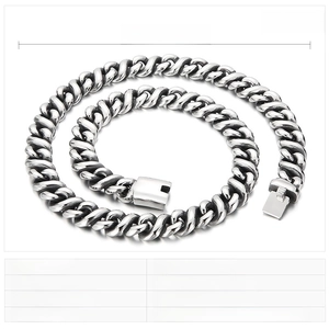 Detail of a chunky 8-shaped stainless steel chain necklace with 14mm width and 235g weight