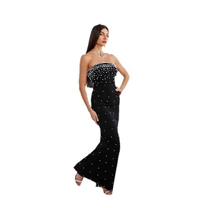 Robe de soirée bustier noire élégante ornée de perles avec une silhouette sirène