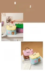 Dettaglio della trousse a forma di casa con manico di perle e morbida pelle PU