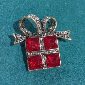 Gift Box Brooch Vintage Alloy Glass Crystal Rhinestone Bowknot Christmas Holiday Accessory For Coat Suit Women Men