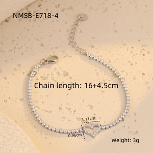 Macro view of heart pendant with zircon setting including size and weight specs