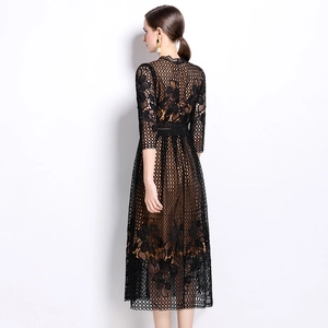 Robe midi élégante en dentelle noire avec broderie évidée et manches 3/4 pour femme