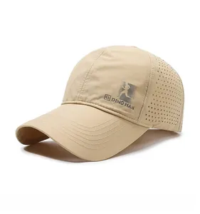 Détail des trous de ventilation au laser sur la casquette de sport kaki séchage rapide
