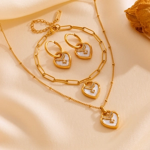 Vintage Heart Necklace Bracelet Earrings Gold Plated Stainless Steel White Shell Mother Of Artificial Pearl For Women Elegant