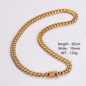 Détail du collier chaîne cubaine dorée de 10 mm avec longueur de 62 cm et poids de 133 g