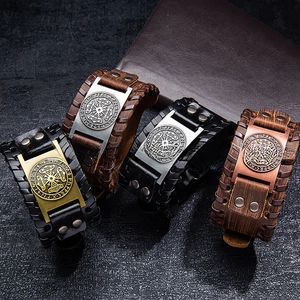 Bracelets Viking en cuir avec plaques de runes en métal et détails tressés