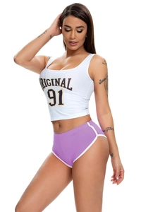 Detail der lila High-Waist-Sportshorts mit Original 91 Crop Top an einem Fitnessmodel