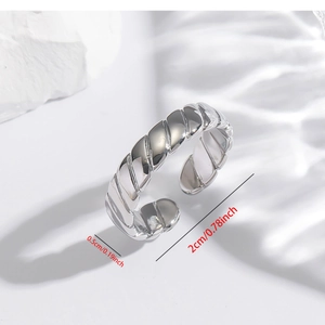 Detail showing width and diameter dimensions for the irregular twisted silver copper ring