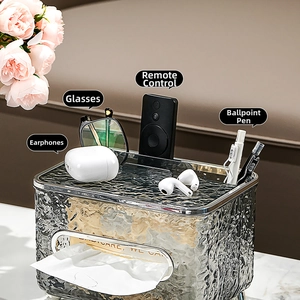 Makro-Detail der luxuriösen Taschentuchbox mit Wasserwellen-Design und Metallfüßen