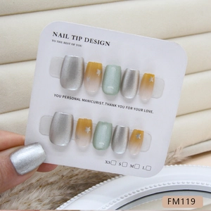 Press-on nails set with silver cat-eye finish and star gradient design in square shape