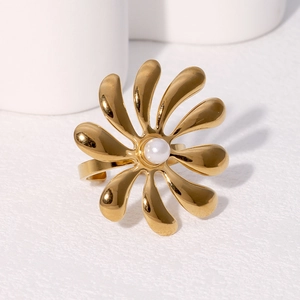 Elegant 18k gold plated stainless steel sun flower ring with a center white pearl inlay