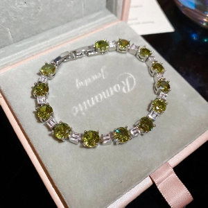 Bracciale in argento placcato oro 18k con pietra tonda verde oliva e zircone