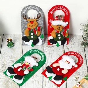 Set di 4 ganci per porta natalizi in feltro con Babbo Natale, renne e pupazzi di neve