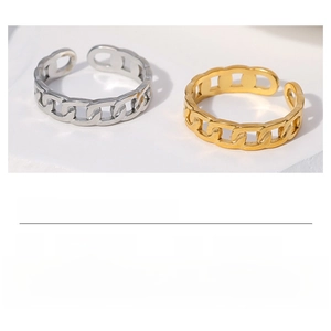 Detail of stainless steel chain ring showing 1.8g weight and US size 7 or 9 specs