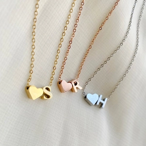 Collane in acciaio inossidabile con cuore 3D e lettere personalizzate in oro e argento elegante
