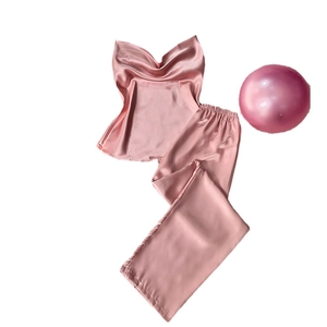 Ensemble pyjama deux pièces en satin de soie glacée rose pour femme avec caraco et pantalon
