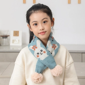 Détails de la maille du foulard bleu pour enfants avec motif lapin et pompons roses