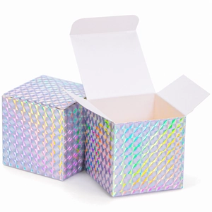 Holographic square gift boxes in silver with diamond texture and rainbow reflection