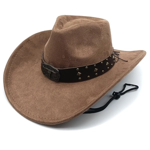 Cappello da cowboy marrone in scamosciato a tesa larga con fibbia a teschio di toro e laccio