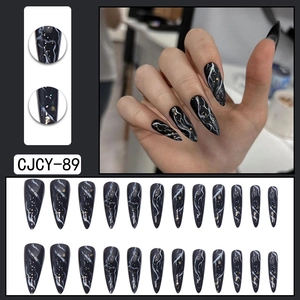 Faux ongles stiletto longs avec motif marbre noir et paillettes dorées, kit de 24 pièces