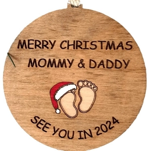 Wooden Merry Christmas Mommy and Daddy 2024 round ornament for Christmas tree decor