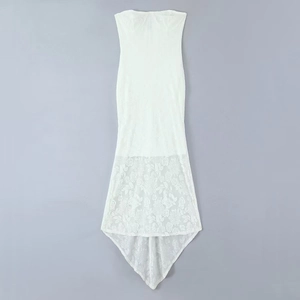 Robe longue bustier blanche en dentelle élégante avec ourlet sirène en maille fine