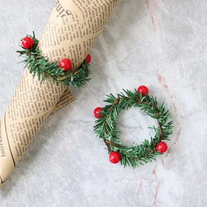 Weihnachts Serviettenringe Rote Beere PVC Kiefernnadel Kranz Stil Tischdeko Für Festliche Feiertage
