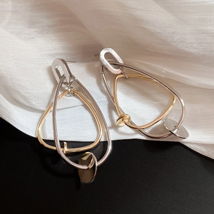 Détails de boucles d'oreilles géométriques en forme de goutte en fini bicolore