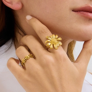 Stainless Steel Daisy Flower Open Ring For Women Gold Plated Adjustable Floral Finger Jewelry Elegant Ins Style Accessory