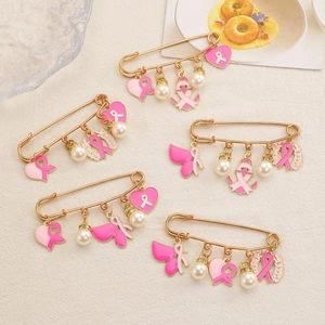 Set de broches de sensibilisation au cancer du sein avec ruban rose, perles et cœurs
