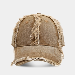 Casquette de baseball en jean marron vintage avec bords effilochés et détails usés mode