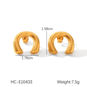 Detail showing dimensions of golden U-shaped stainless steel earrings measuring 1.76 by 1.58cm